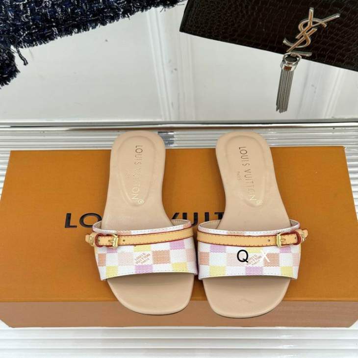 Picture of Louis Vuitton Slippers _SKULVsz35-40JX0604455
